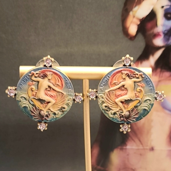 Elegant Art Nouveau Alluring Lady Crystal Crystal Embellished Gold Earrings - Picture 6 of 13